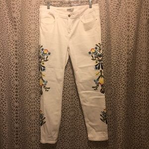 White jeans with floral embroidery